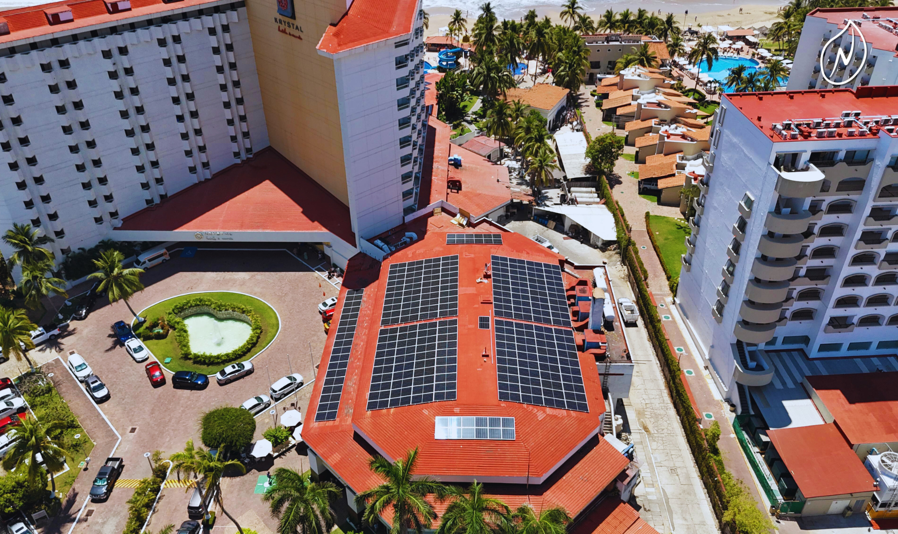 paneles solares industriales Cancún en techos de nave industrial